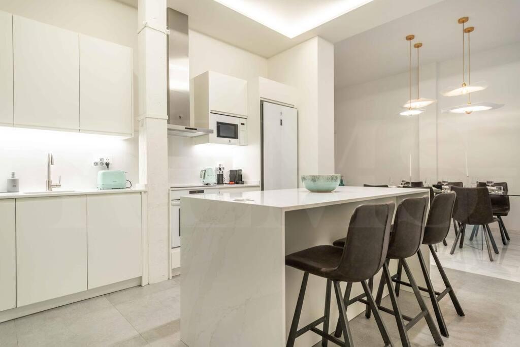 Appartement Luxurious In Center With Parking By Rems *